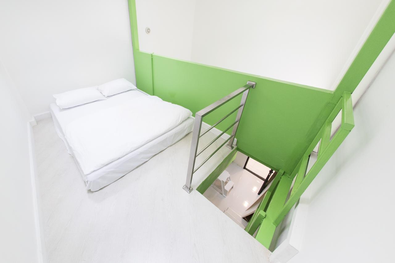 Pixellar Hostel Bangkok Ngoại thất bức ảnh