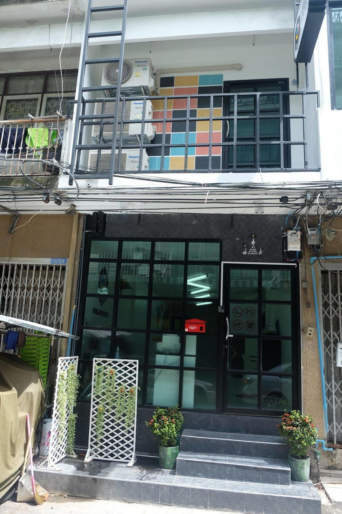 Pixellar Hostel Bangkok Ngoại thất bức ảnh