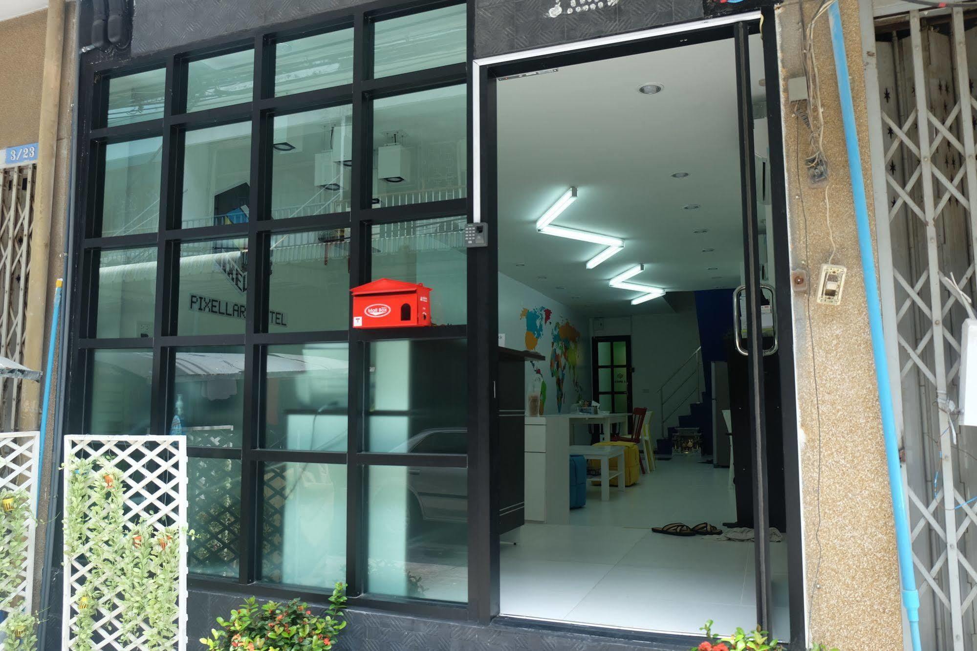 Pixellar Hostel Bangkok Ngoại thất bức ảnh