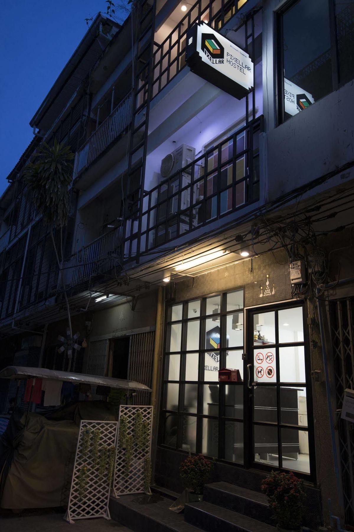 Pixellar Hostel Bangkok Ngoại thất bức ảnh