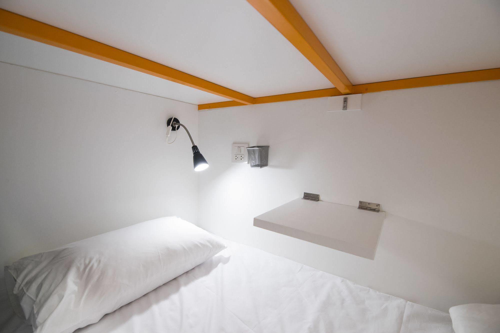 Pixellar Hostel Bangkok Ngoại thất bức ảnh