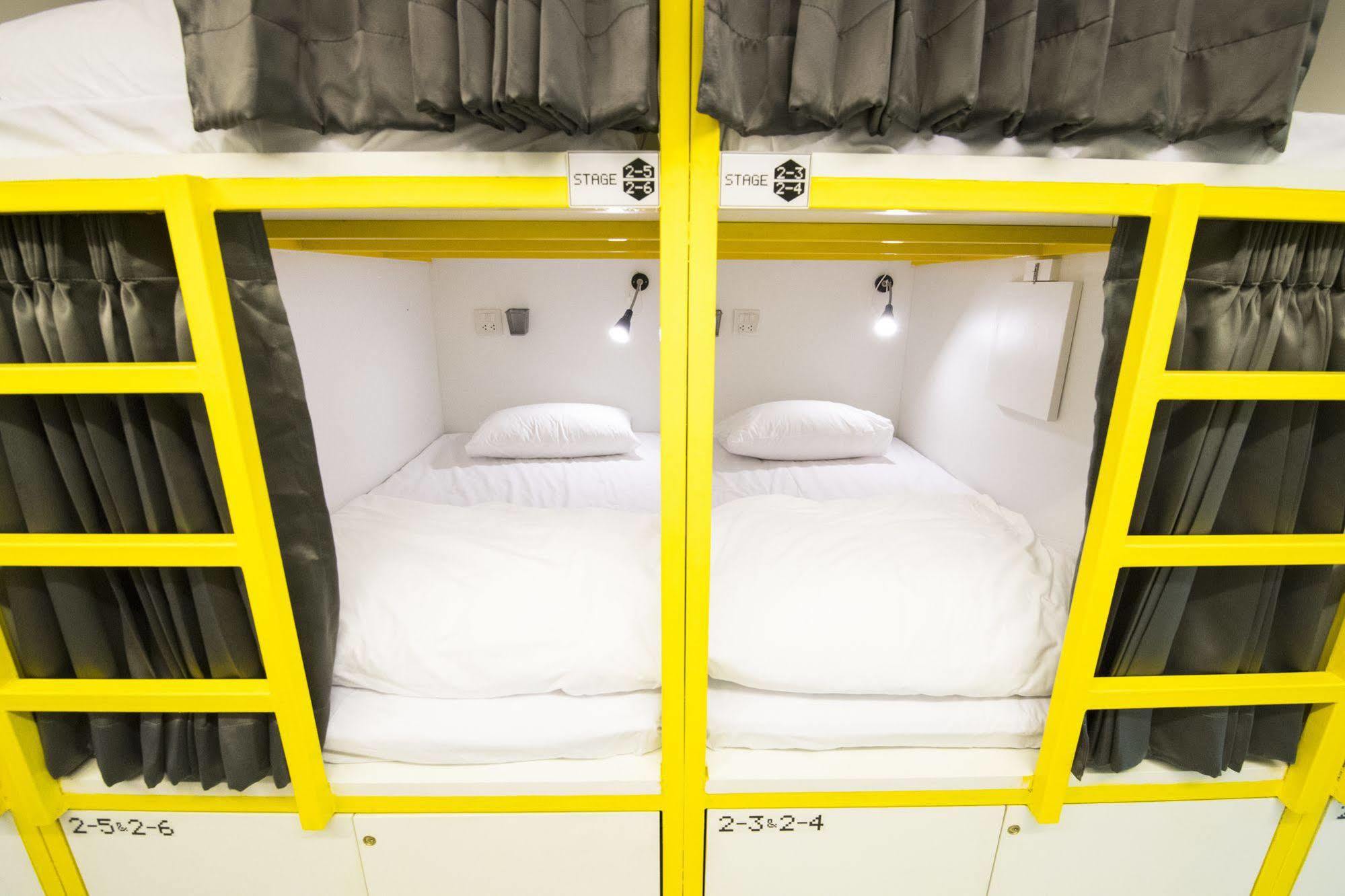 Pixellar Hostel Bangkok Ngoại thất bức ảnh