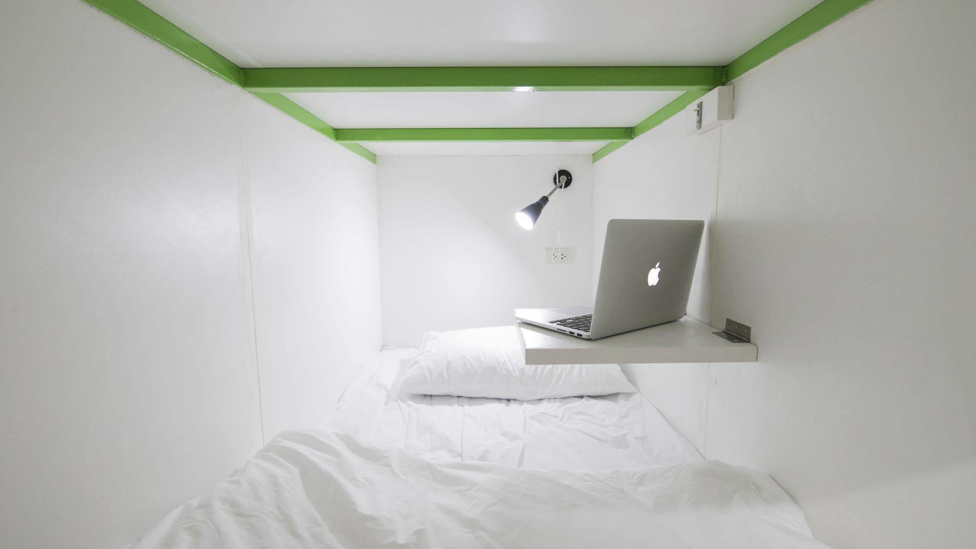 Pixellar Hostel Bangkok Ngoại thất bức ảnh