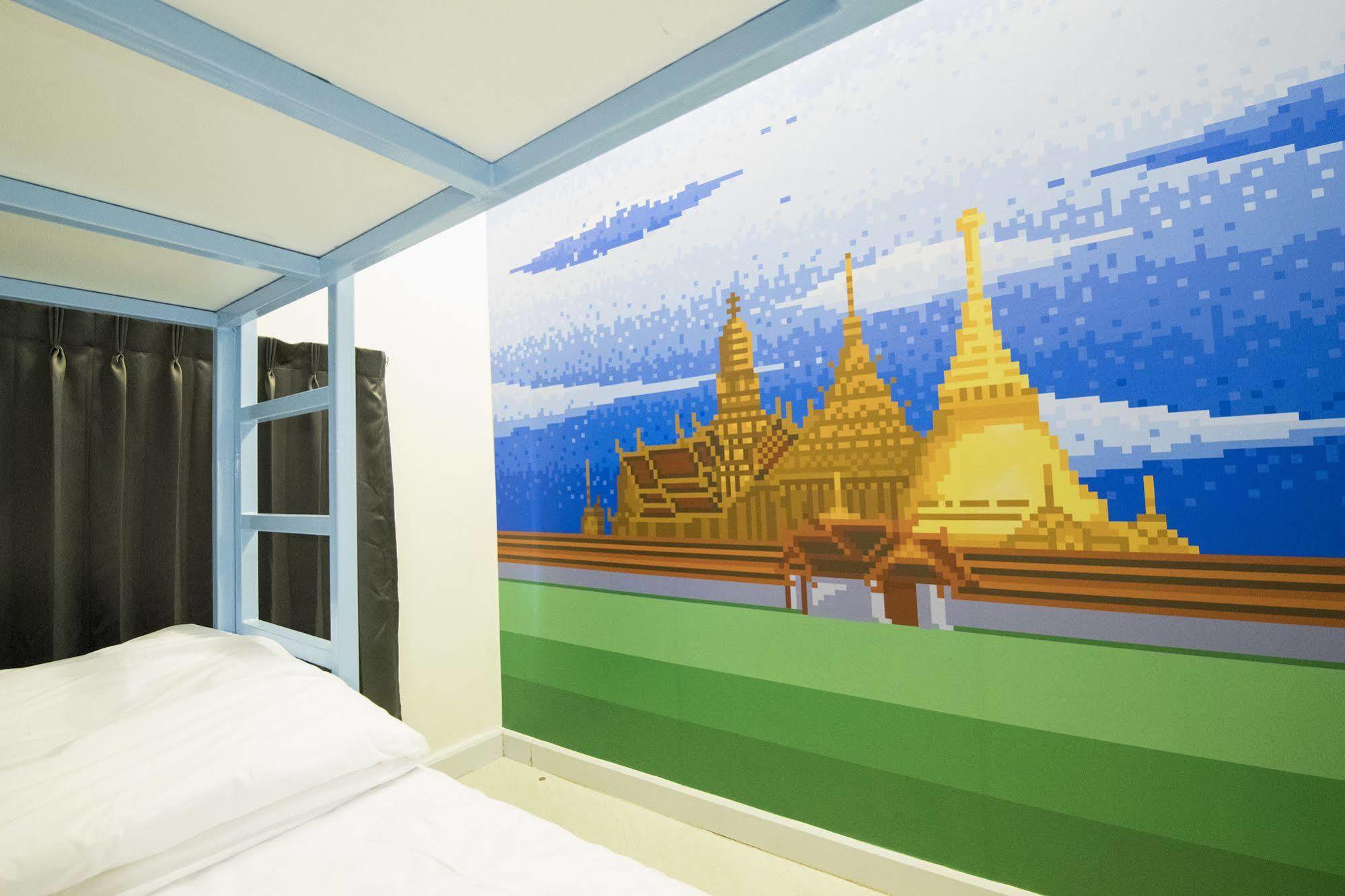 Pixellar Hostel Bangkok Ngoại thất bức ảnh