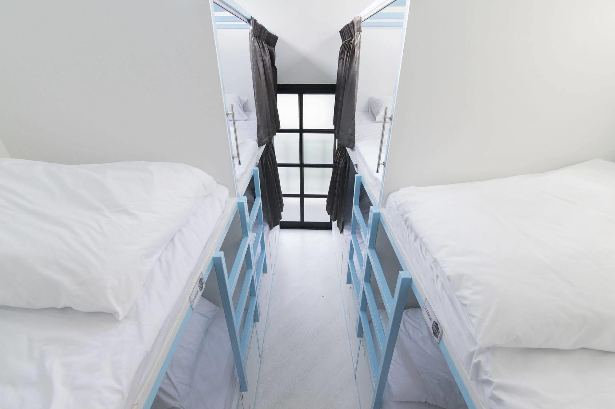 Pixellar Hostel Bangkok Ngoại thất bức ảnh