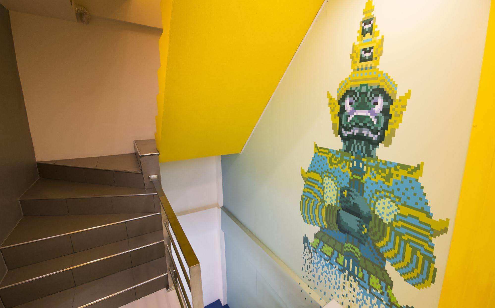 Pixellar Hostel Bangkok Ngoại thất bức ảnh